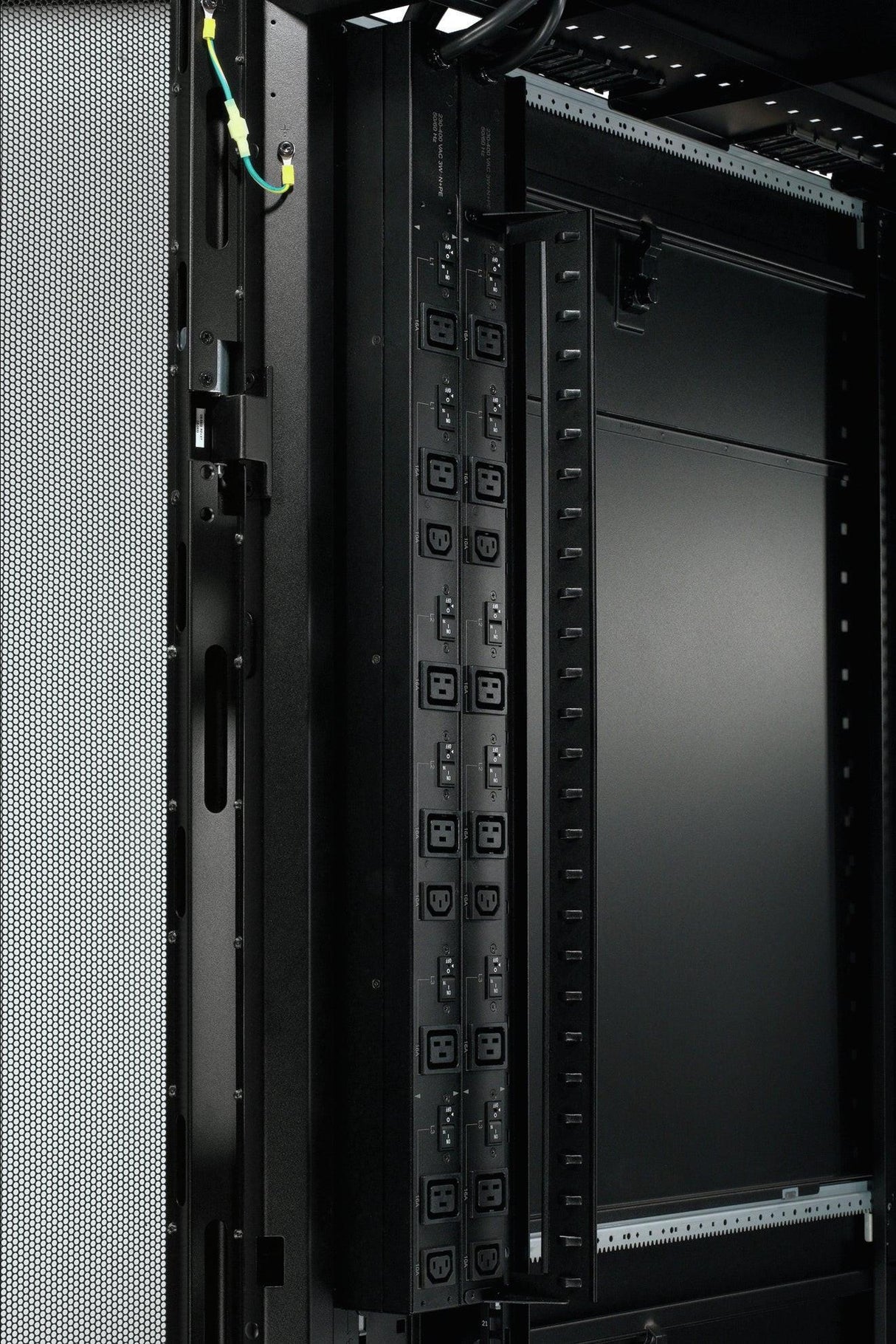 APC by Schneider Electric NetShelter AP7555A PDU
